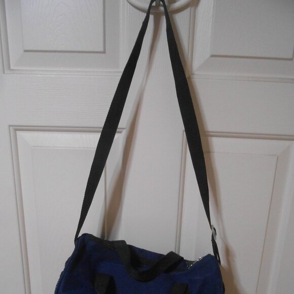 NFL CHICAGO BEARS ROUND TOTE CROSSBODY BAG ZIP CLOSE 2 MESH POCKETS NWOT ππ©π - Picture 7 of 12